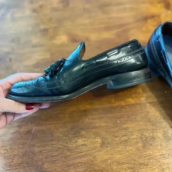 Allen Edmonds Berwick Leather Dress shoes. Size 6.5 - Picture 9 of 10